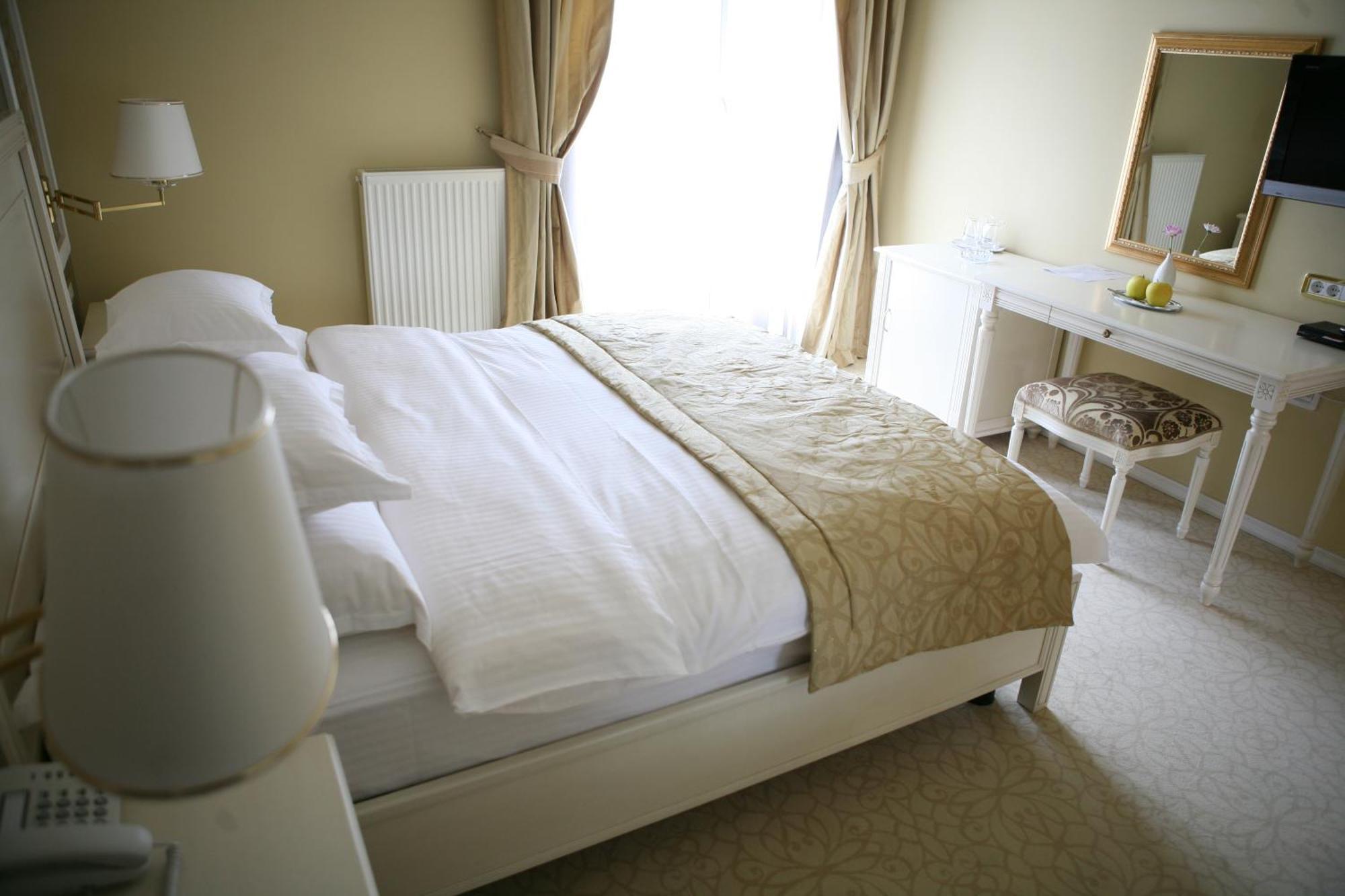 Hotel Villa Viktorija Banja Luka Buitenkant foto