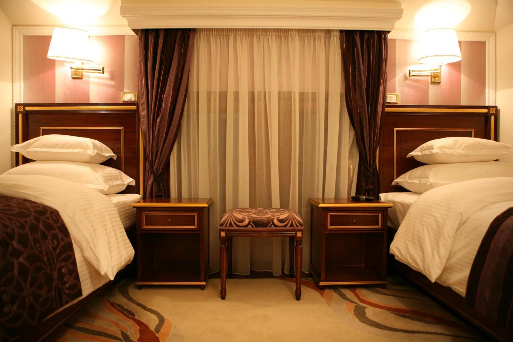 Hotel Villa Viktorija Banja Luka Buitenkant foto
