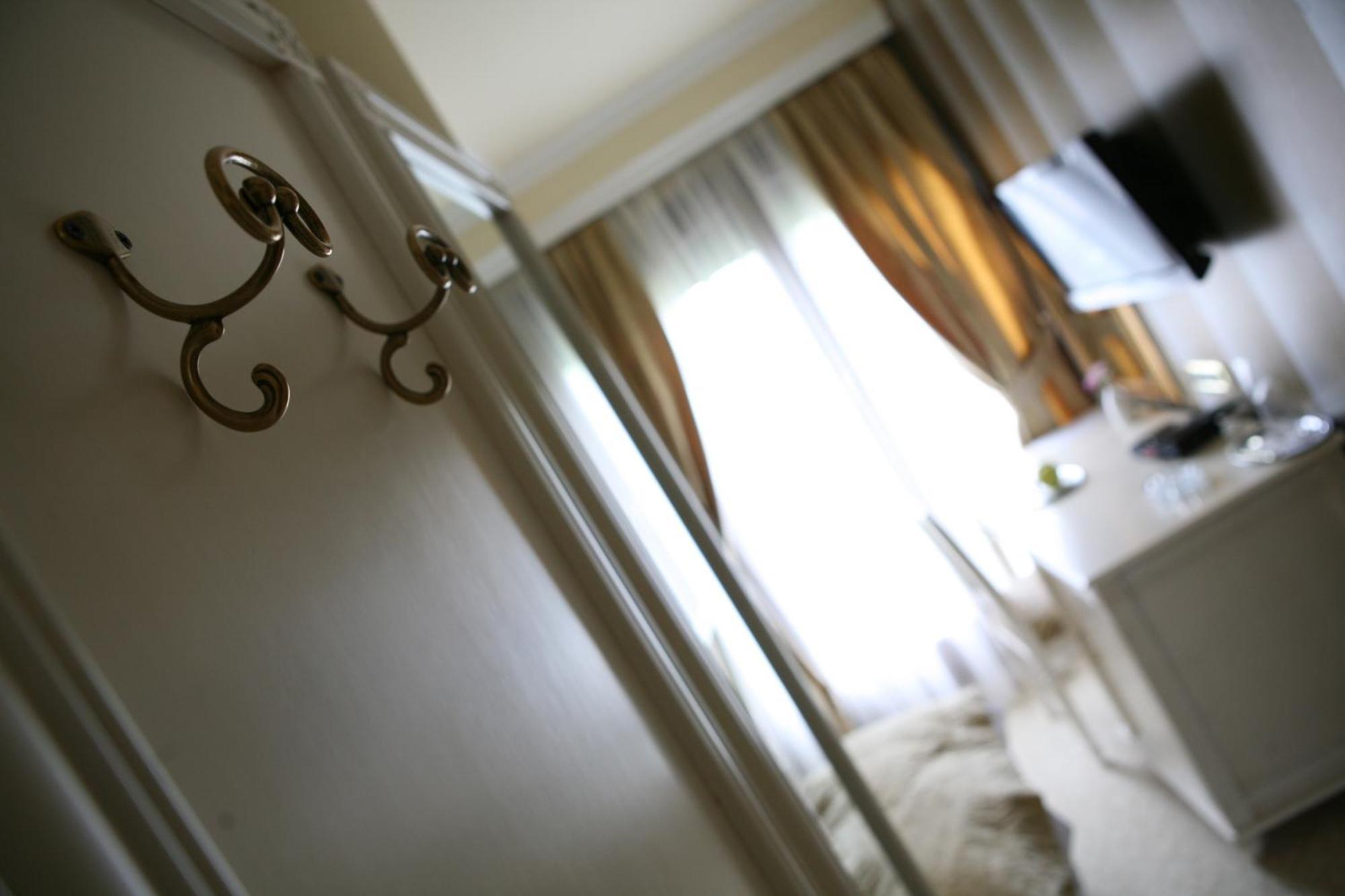 Hotel Villa Viktorija Banja Luka Buitenkant foto