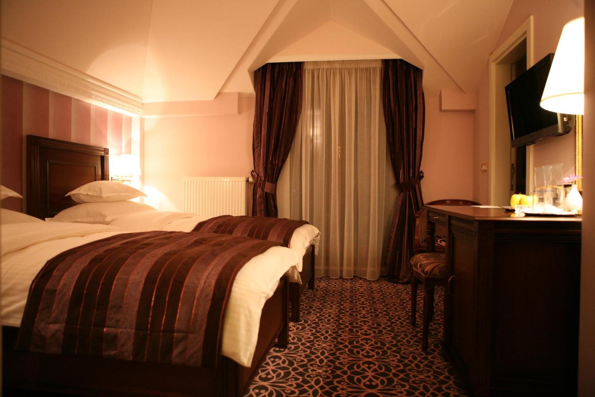 Hotel Villa Viktorija Banja Luka Buitenkant foto