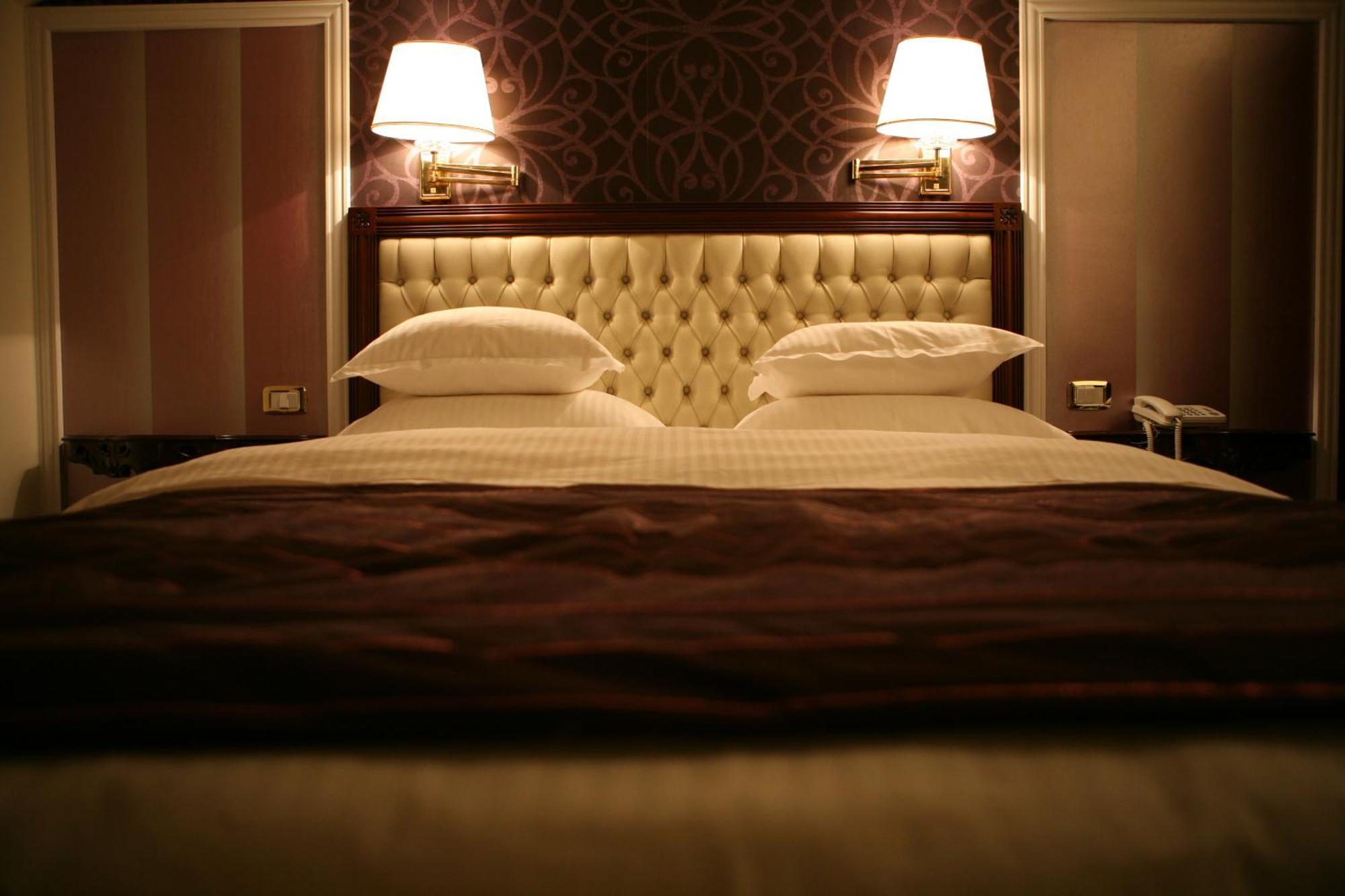 Hotel Villa Viktorija Banja Luka Buitenkant foto