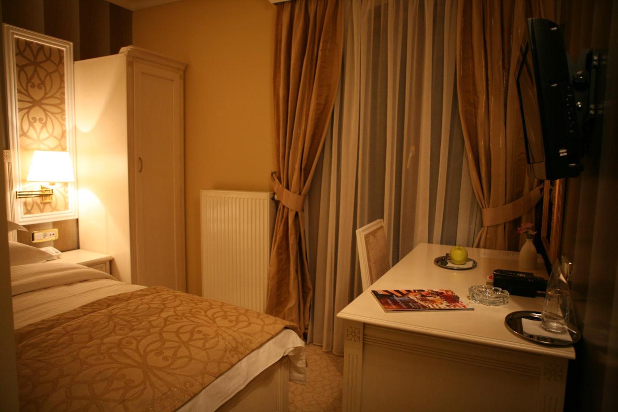 Hotel Villa Viktorija Banja Luka Buitenkant foto