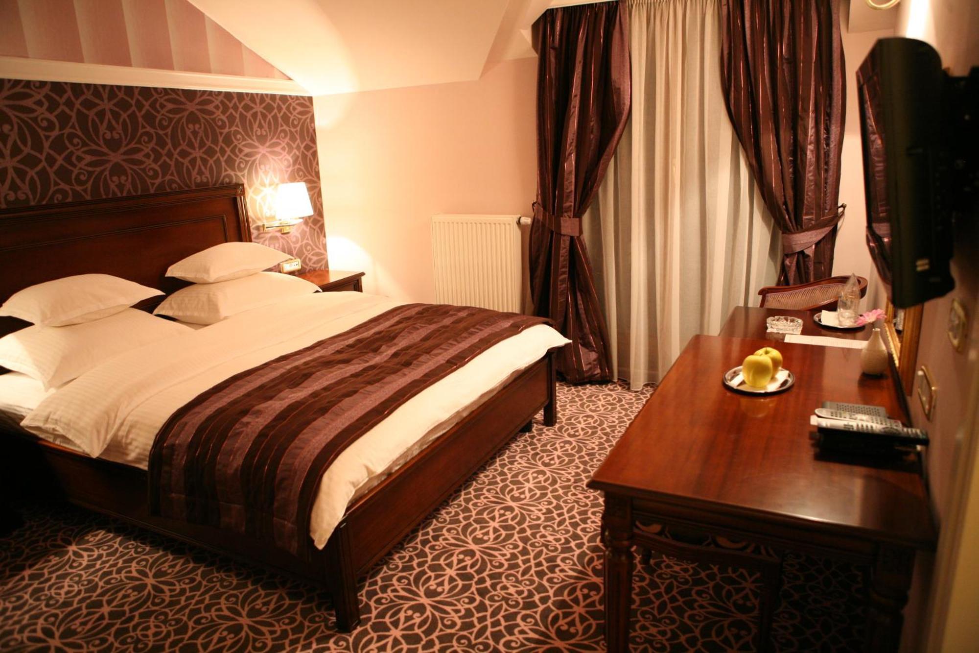 Hotel Villa Viktorija Banja Luka Buitenkant foto