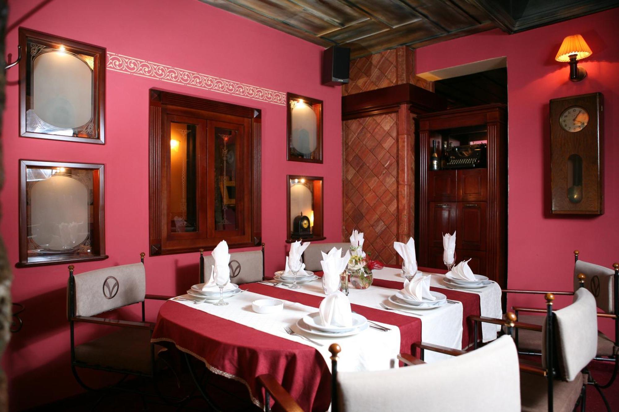 Hotel Villa Viktorija Banja Luka Buitenkant foto