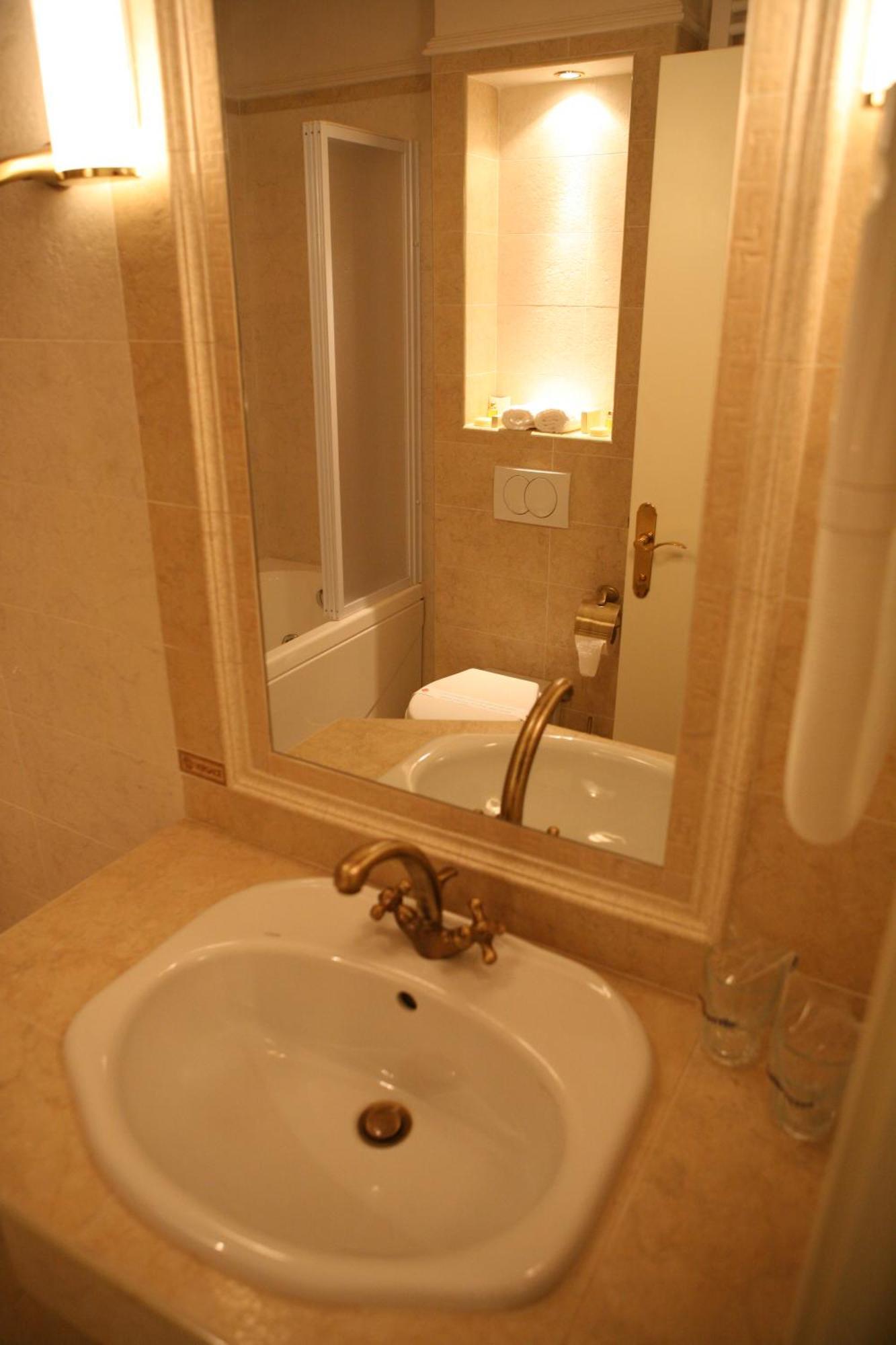 Hotel Villa Viktorija Banja Luka Buitenkant foto