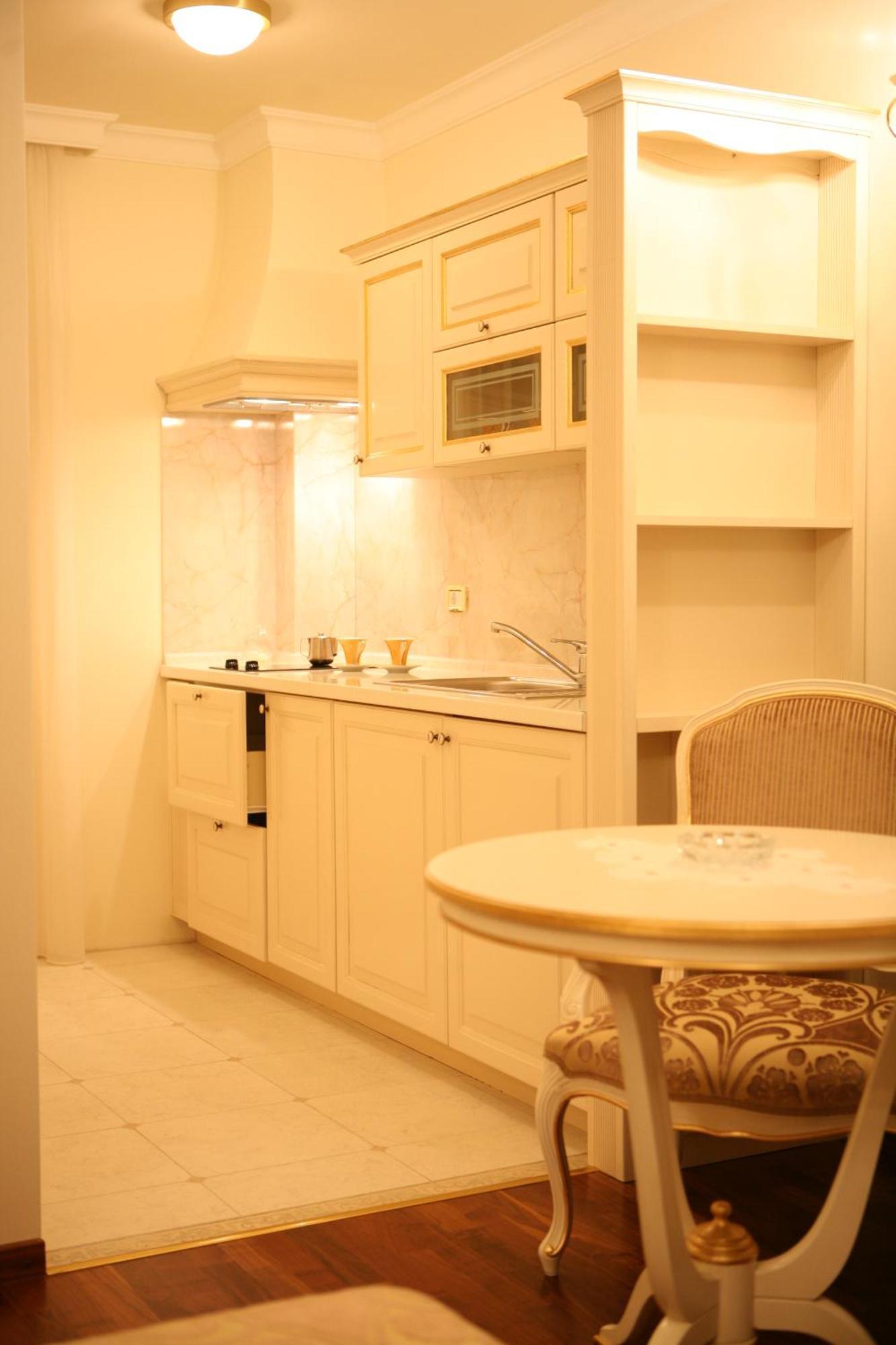 Hotel Villa Viktorija Banja Luka Buitenkant foto
