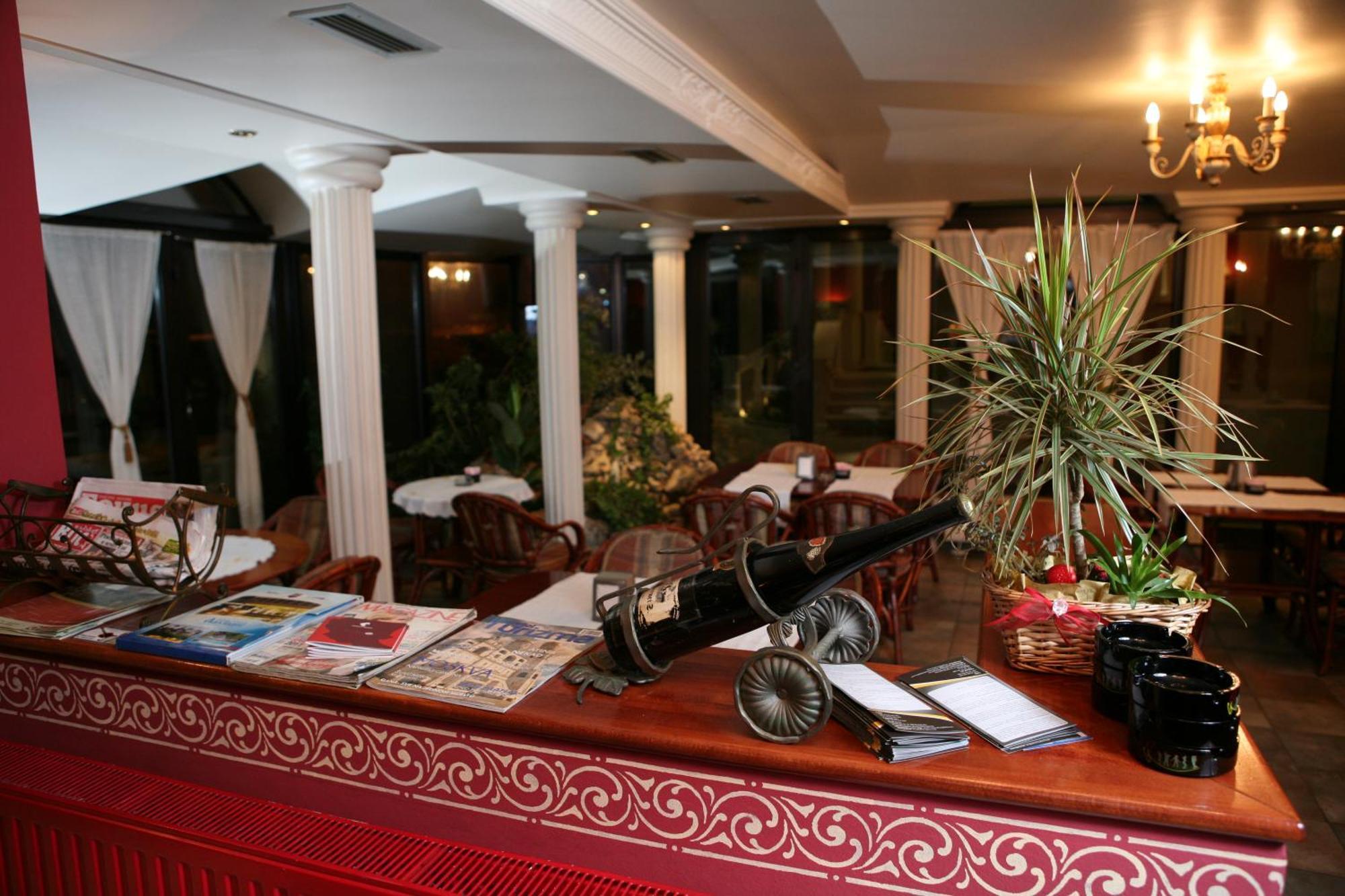 Hotel Villa Viktorija Banja Luka Buitenkant foto